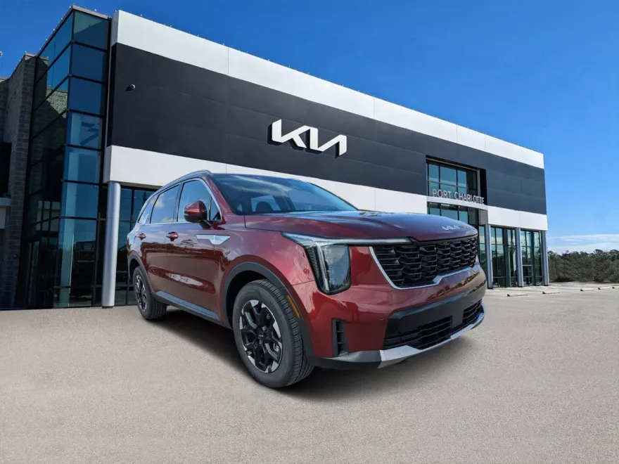 2025 Kia Sorento S photo 1