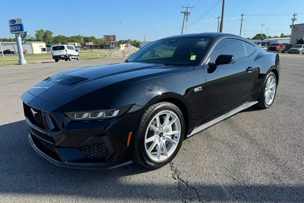 2025 Ford Mustang GT Premium photo 1