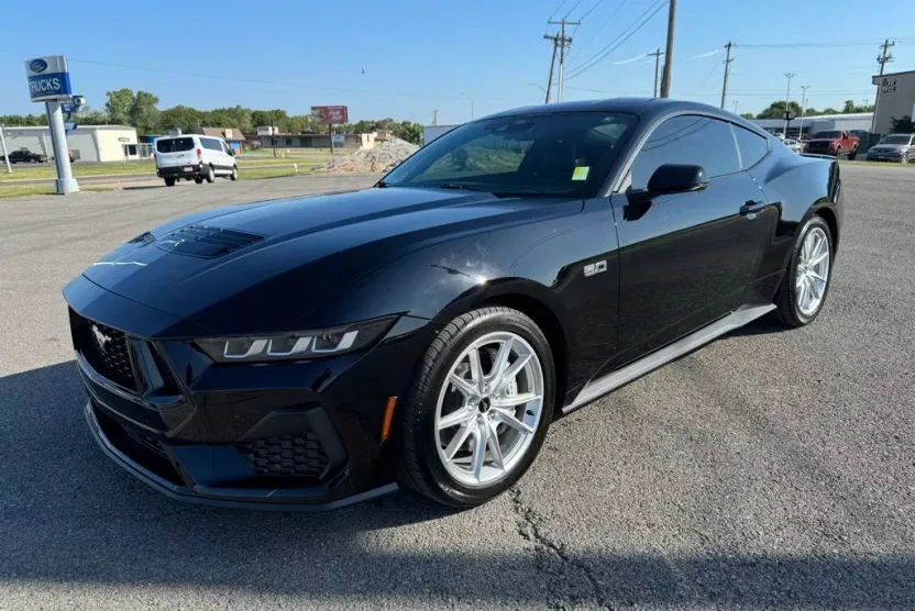 2025 Ford Mustang GT Premium photo 1