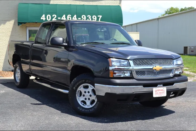 2004 Chevrolet Silverado 1500 LS photo 1