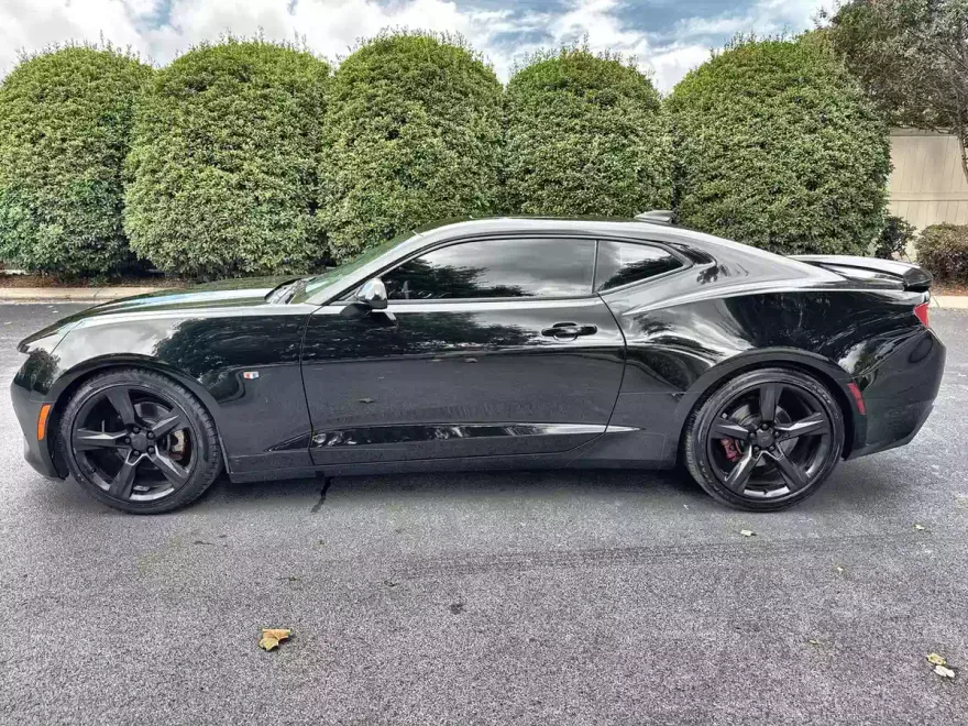 2018 Chevrolet Camaro 1LT photo 1