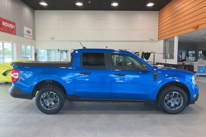 2022 Ford Maverick XLT photo 1