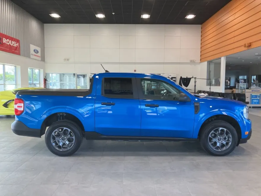2022 Ford Maverick XLT photo 1