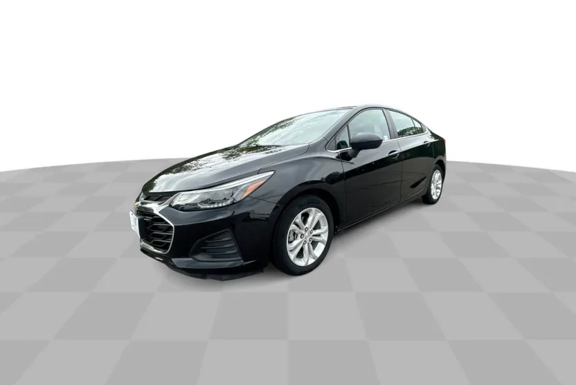 2019 Chevrolet Cruze LT photo 1