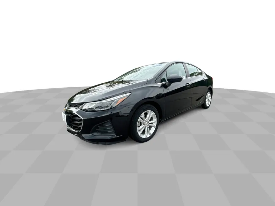 2019 Chevrolet Cruze LT photo 1