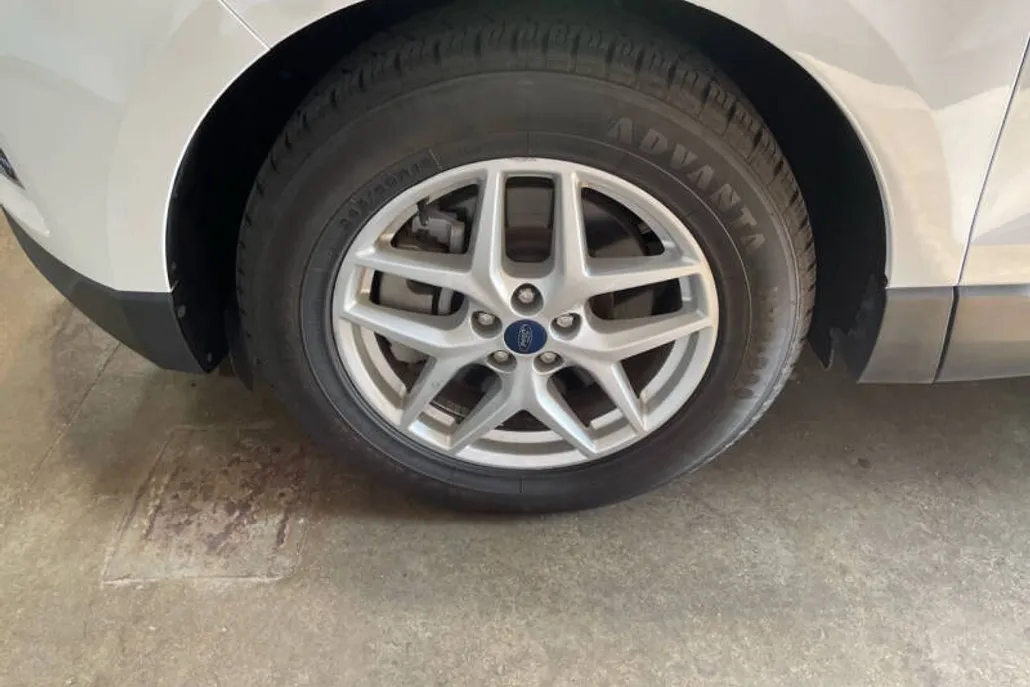 2022 Ford Edge SEL photo 1