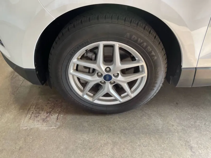 2022 Ford Edge SEL photo 1