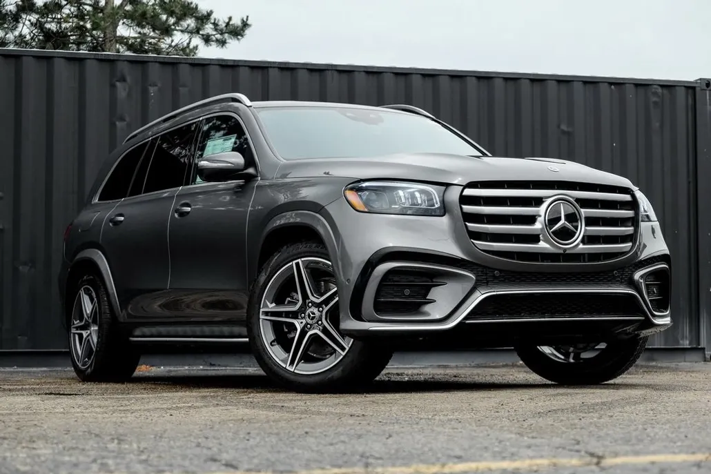 2025 Mercedes Benz GLS 450 4MATIC photo 1