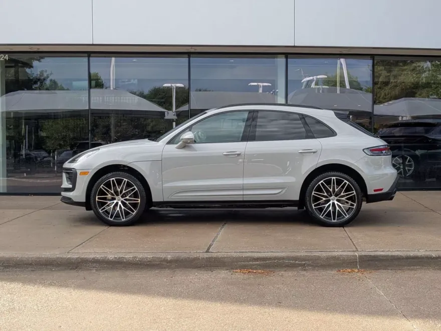 2025 Porsche Macan T photo 1