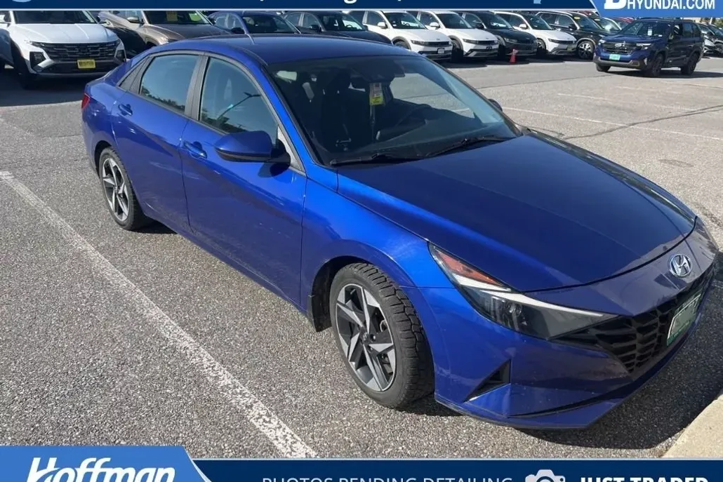 2023 Hyundai Elantra SEL photo 1