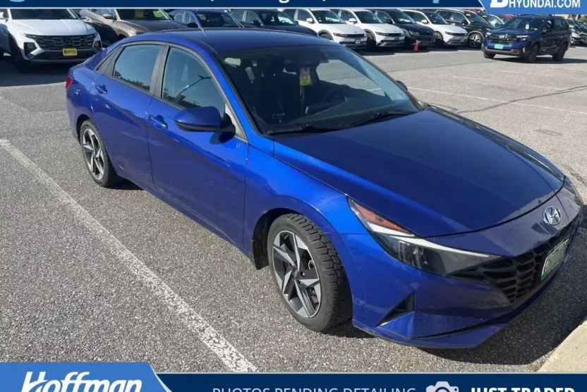 2023 Hyundai Elantra SEL photo 1