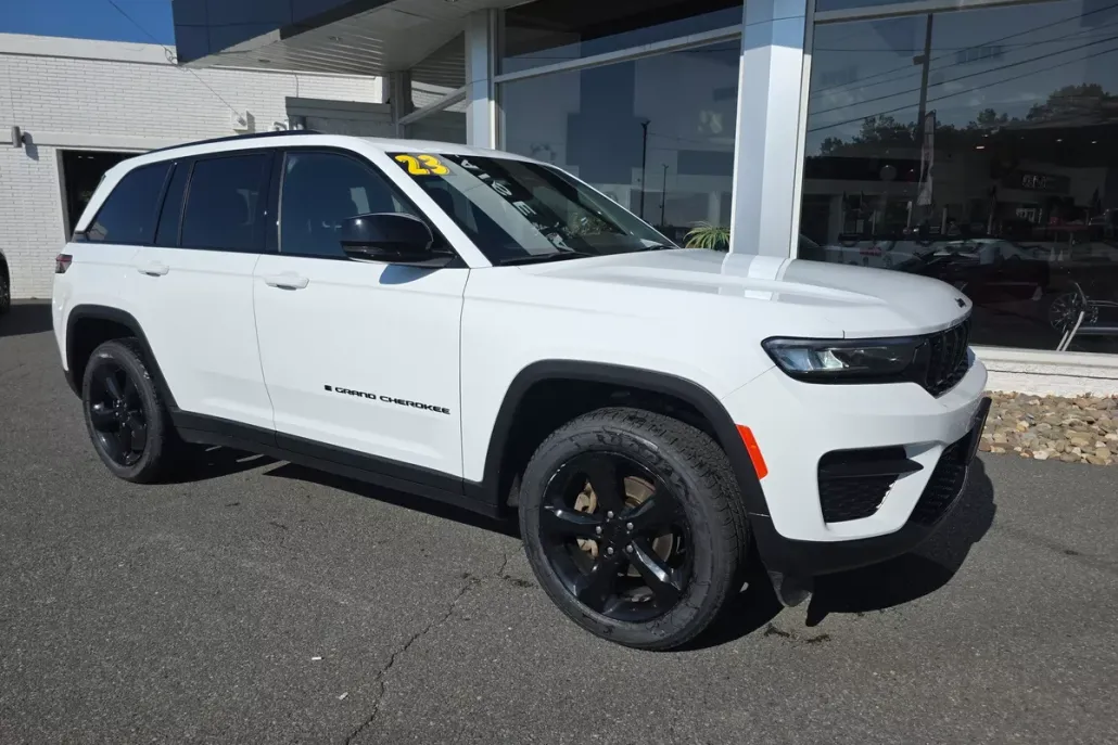 2023 Jeep Grand Cherokee Altitude photo 1