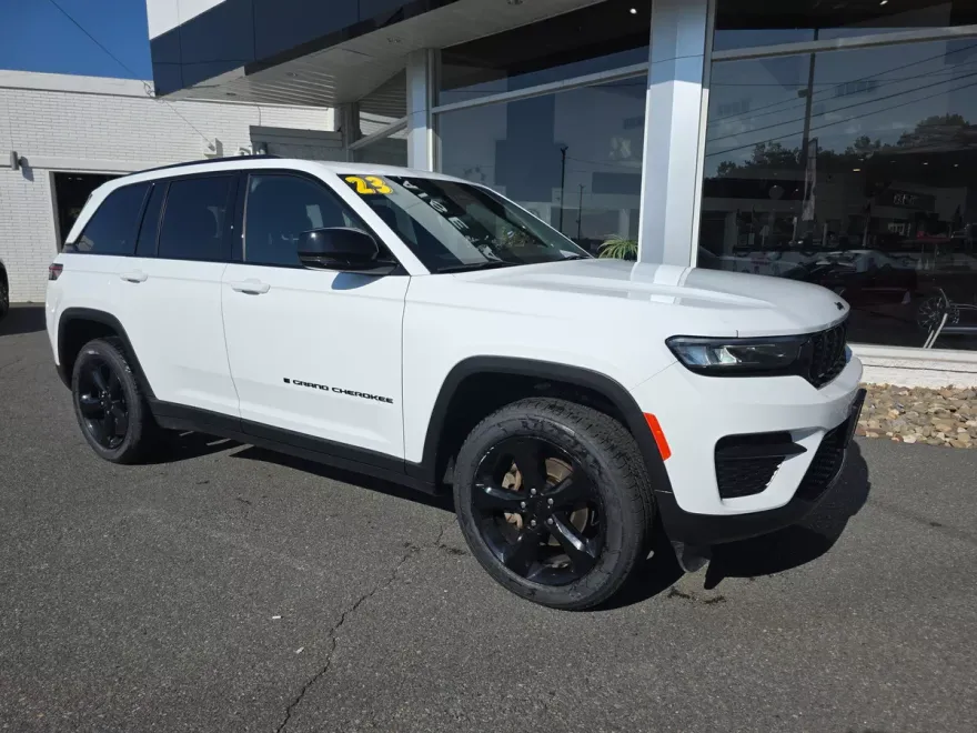 2023 Jeep Grand Cherokee Altitude photo 1