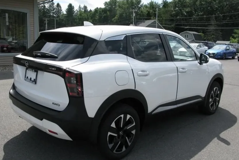 2025 Nissan Kicks SV photo 1