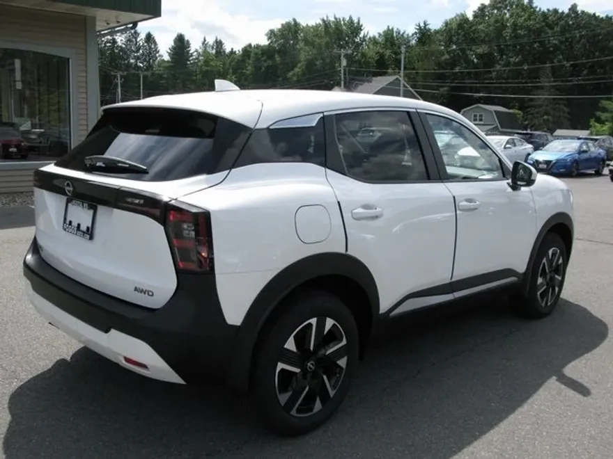 2025 Nissan Kicks SV photo 1