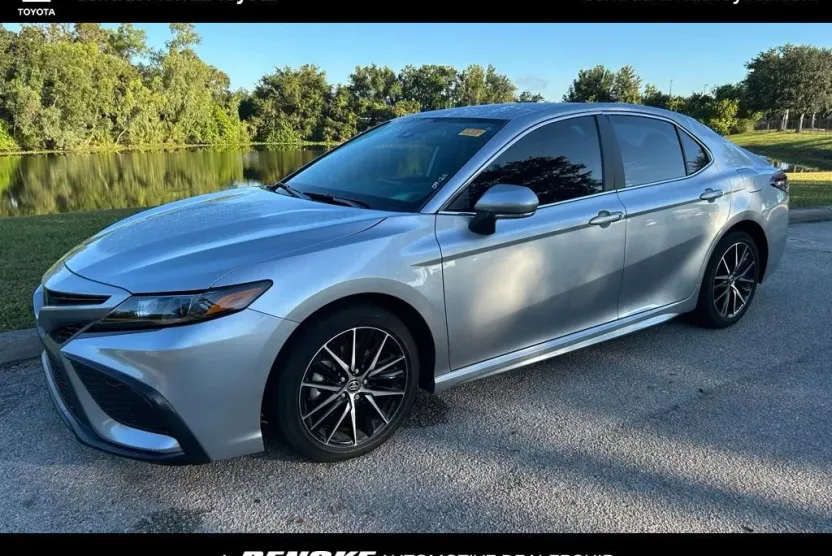 2024 Toyota Camry SE photo 1