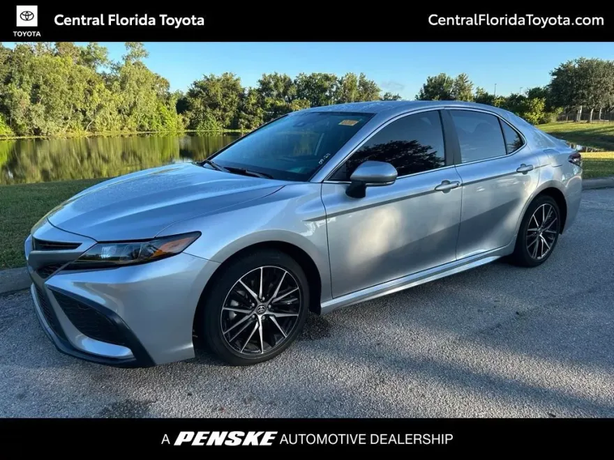2024 Toyota Camry SE photo 1