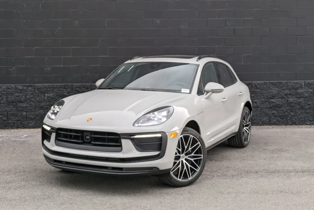 2025 Porsche Macan photo 1