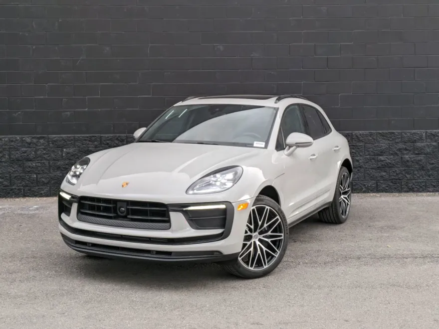 2025 Porsche Macan photo 1