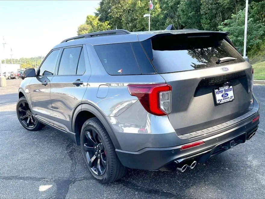 2023 Ford Explorer ST photo 1