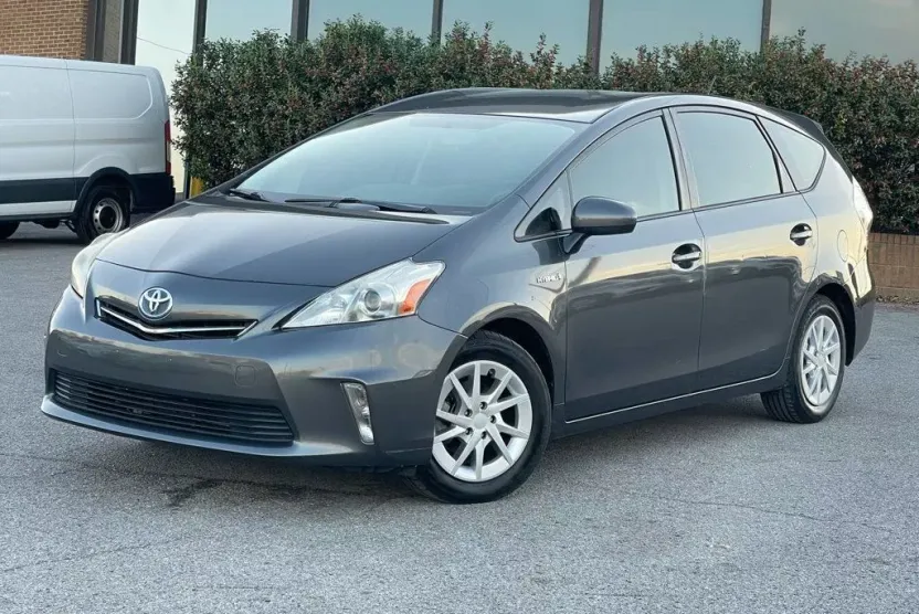 2014 Toyota Prius V Two photo 1