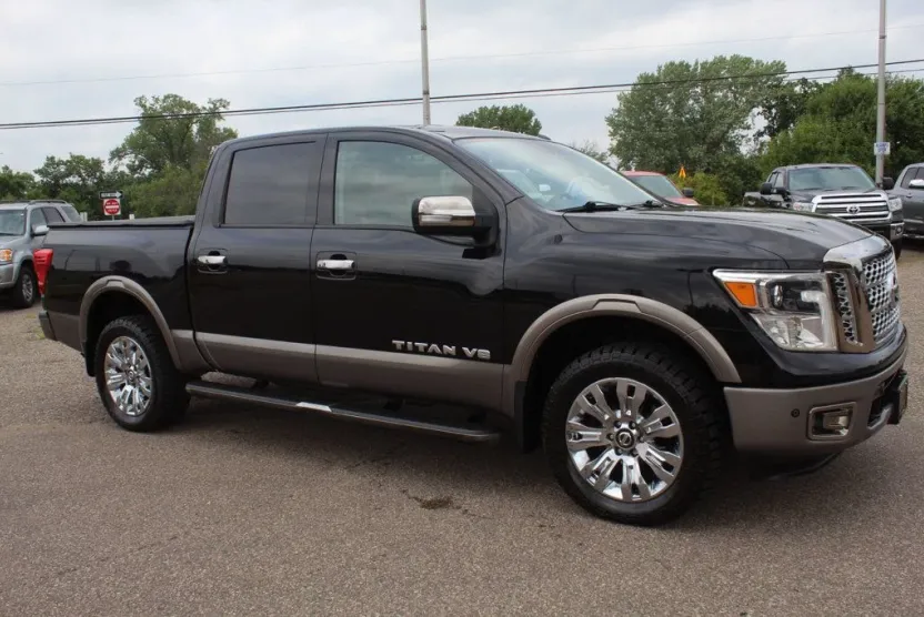 2018 Nissan Titan Platinum Reserve photo 1
