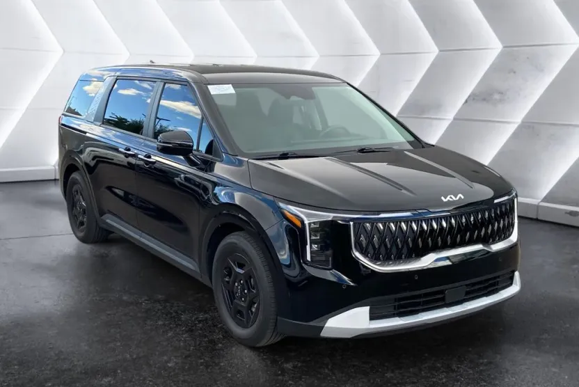 2025 Kia Carnival LXS photo 1