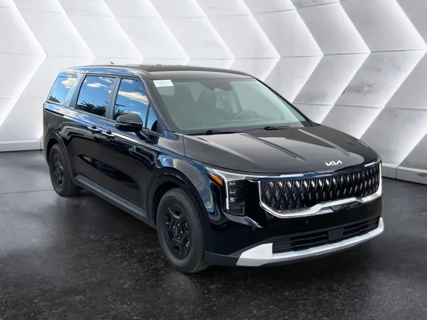 2025 Kia Carnival LXS photo 1