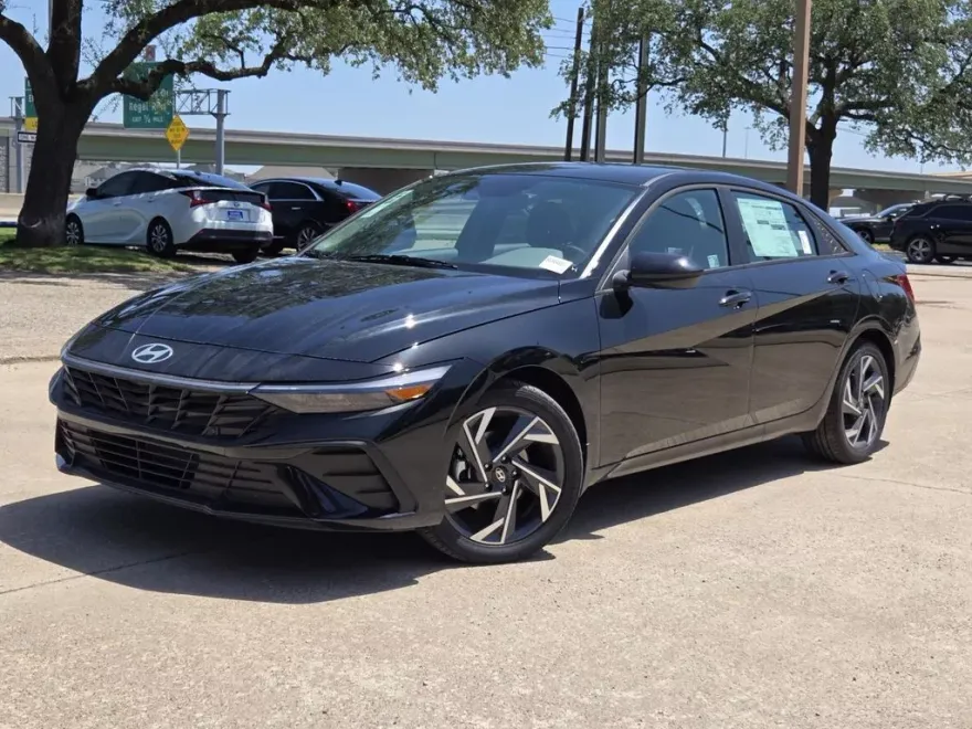 2025 Hyundai Elantra SEL Sport photo 1