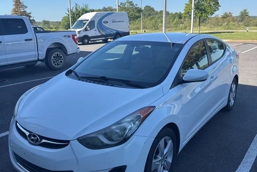 2013 Hyundai Elantra GLS photo 1