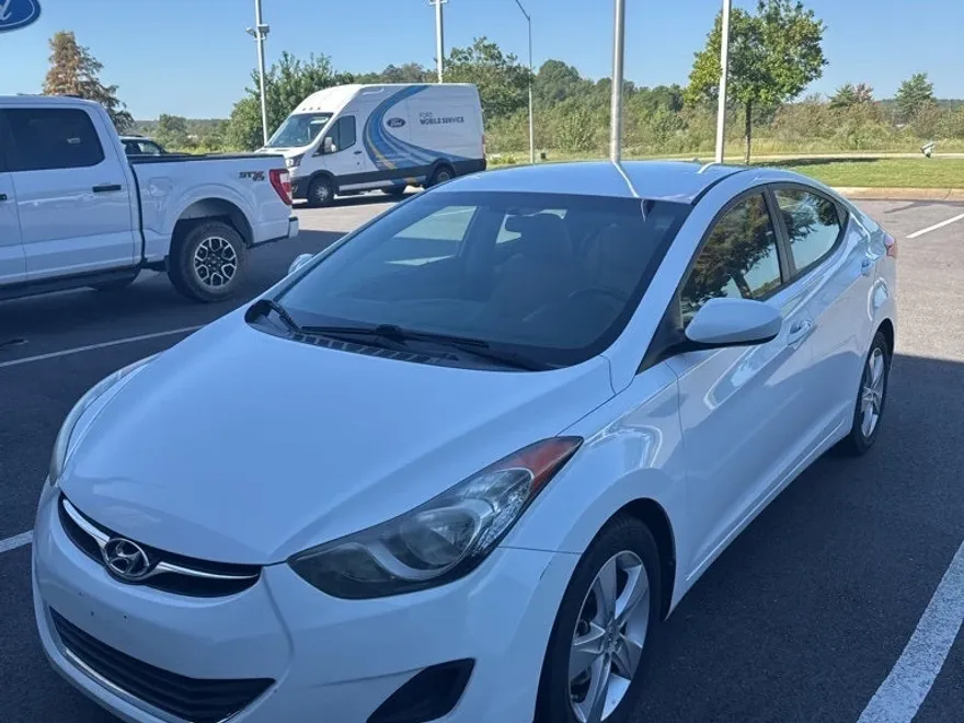 2013 Hyundai Elantra GLS photo 1