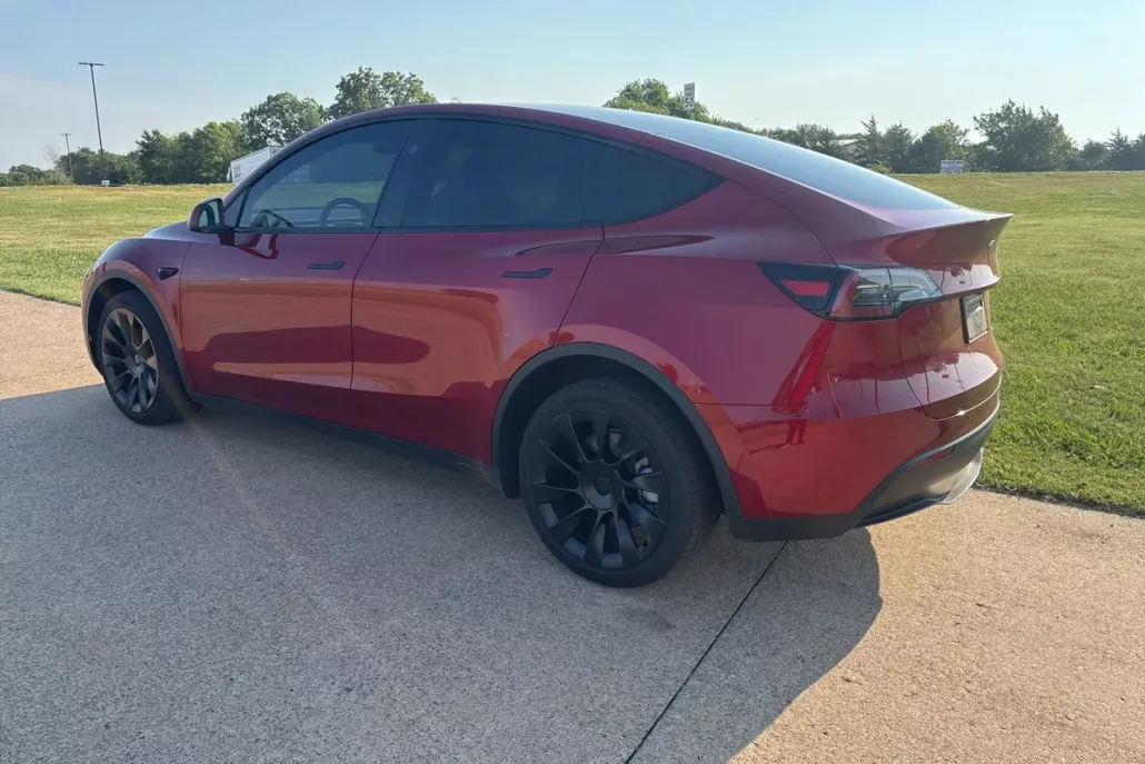2024 Tesla Model Y Long Range photo 1