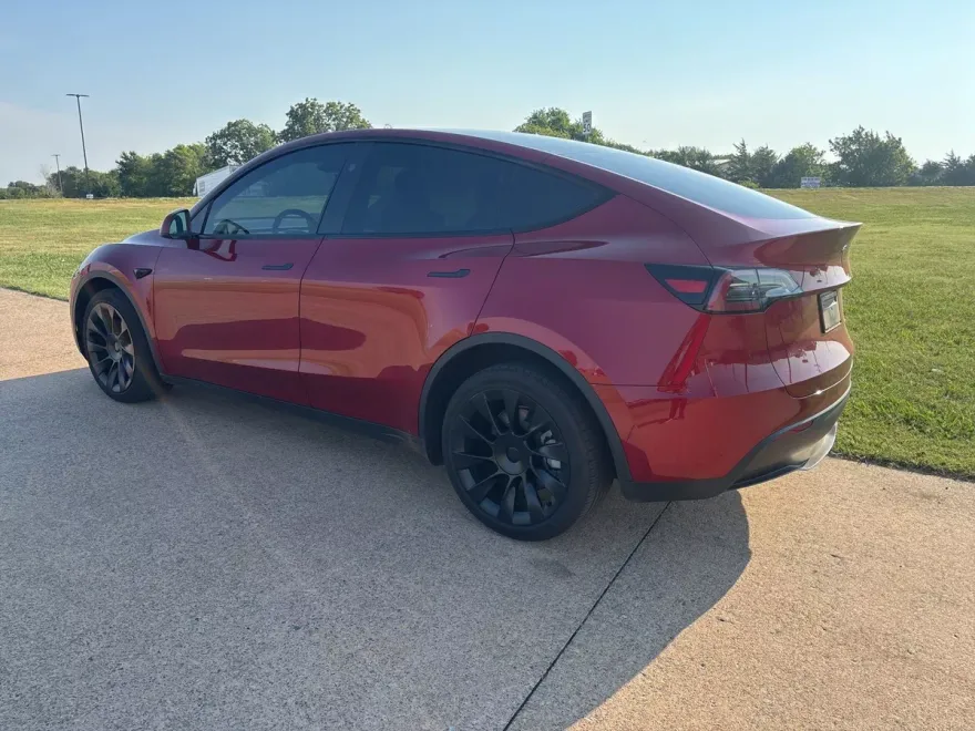 2024 Tesla Model Y Long Range photo 1