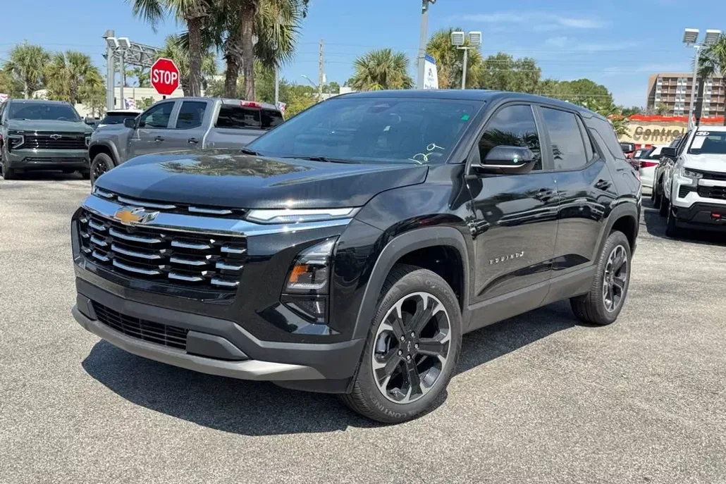 2026 Chevrolet Equinox LT photo 1