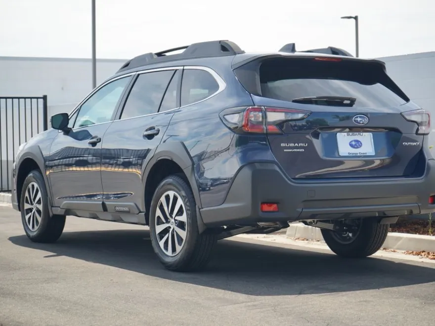2025 Subaru Outback Premium photo 1