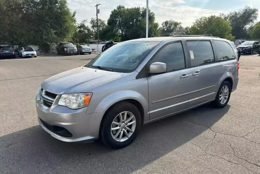 2016 Dodge Grand Caravan SXT photo 1