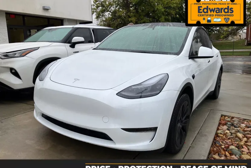 2024 Tesla Model Y Long Range photo 1