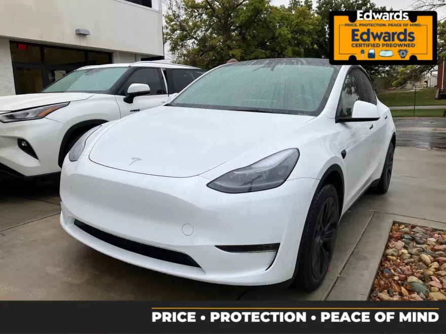 2024 Tesla Model Y Long Range photo 1
