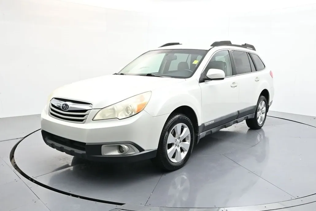 2011 Subaru Outback 2.5i Premium photo 1