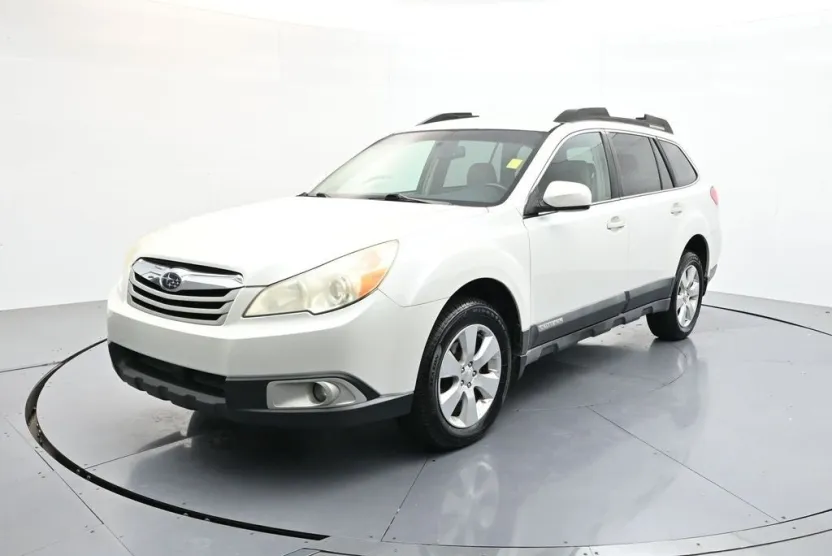 2011 Subaru Outback 2.5i Premium photo 1
