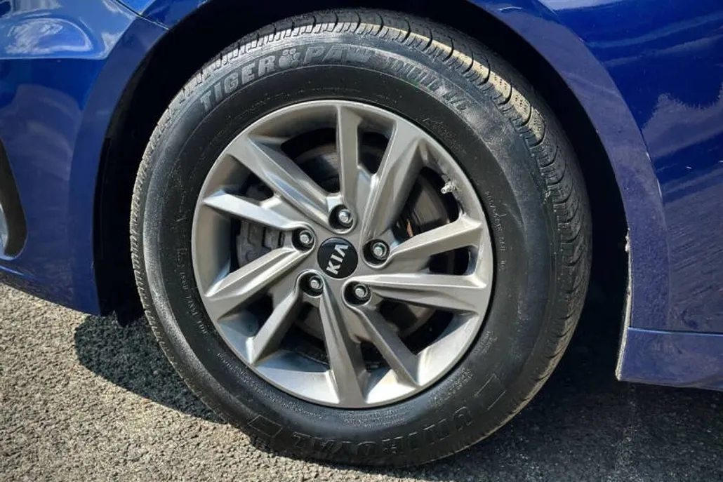 2019 Kia Optima LX photo 1