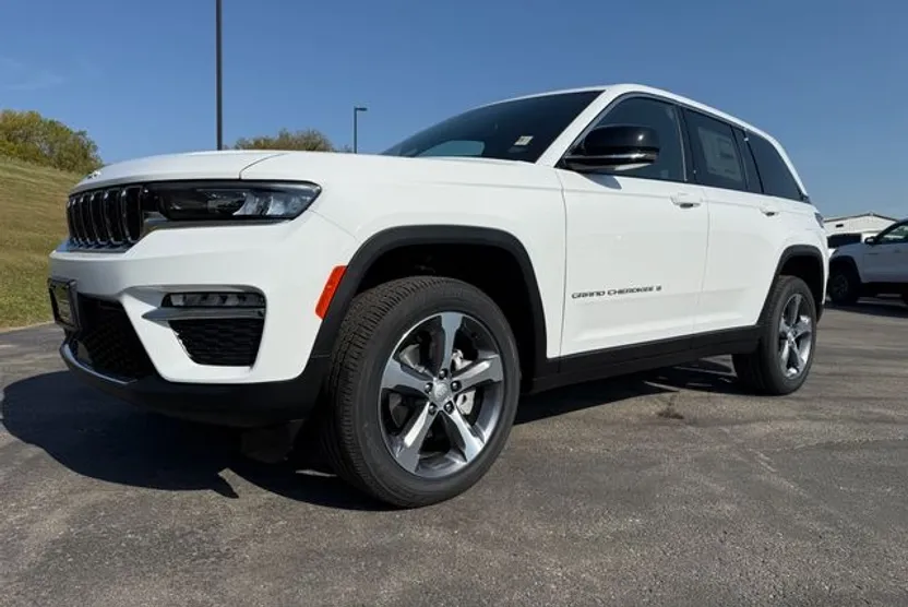 2025 Jeep Grand Cherokee Limited photo 1