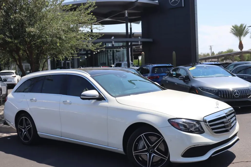2018 Mercedes Benz E 400 4MATIC photo 1