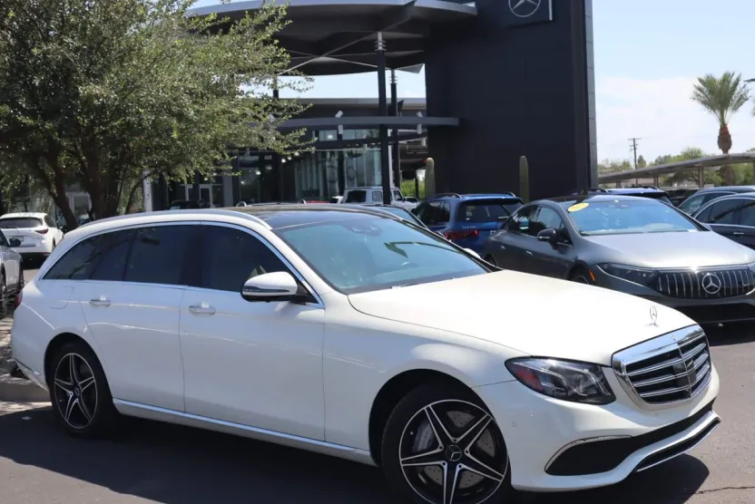 2018 Mercedes Benz E 400 4MATIC photo 1