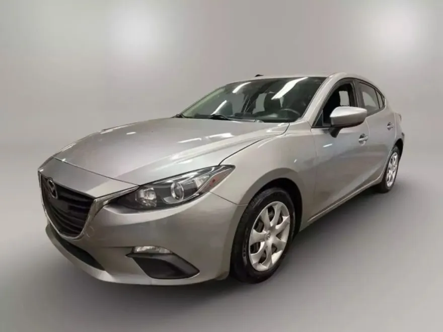 2015 Mazda Mazda3 i Sport Hatchback photo 1