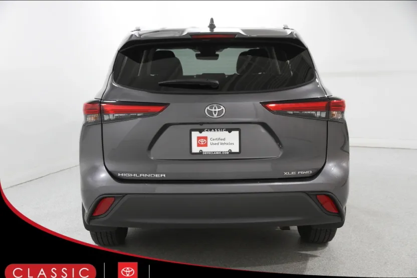 2021 Toyota Highlander XLE photo 1