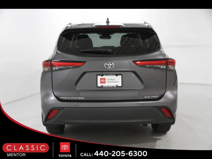 2021 Toyota Highlander XLE photo 1