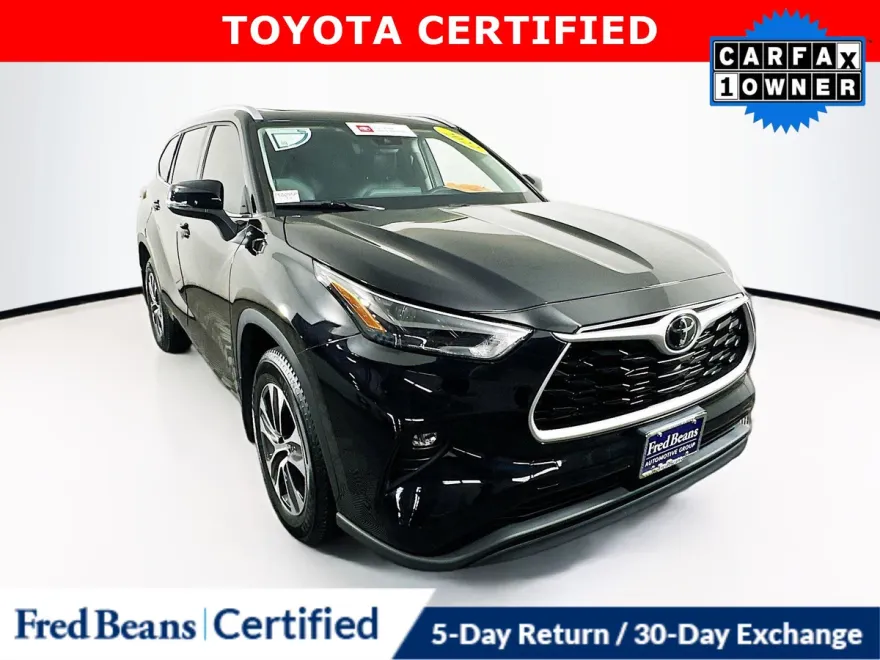 2022 Toyota Highlander XLE photo 1