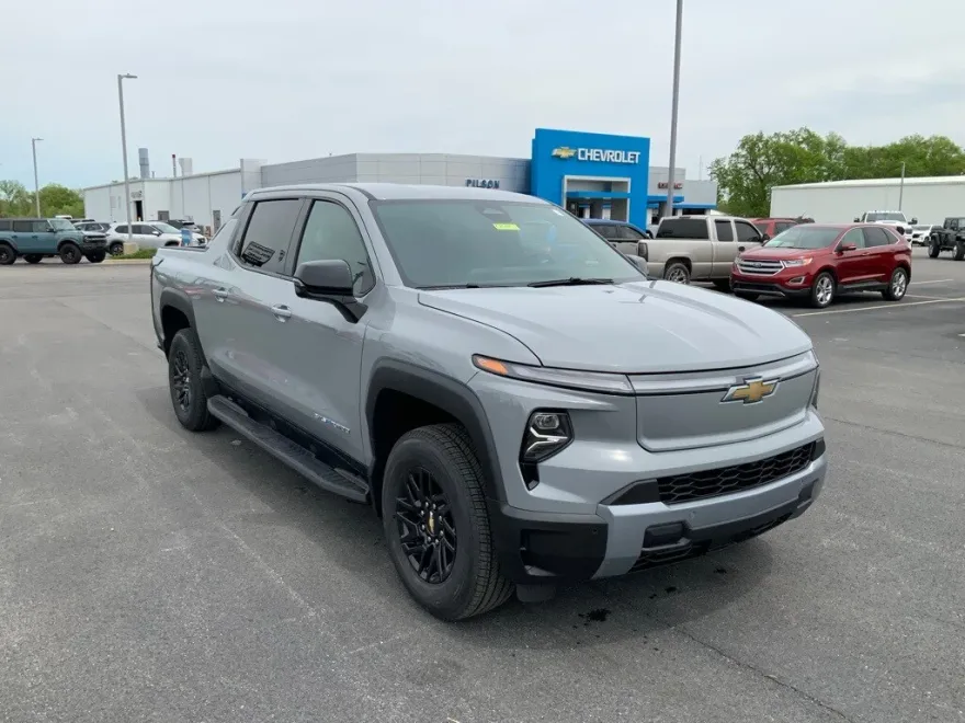 2025 Chevrolet Silverado EV LT photo 1