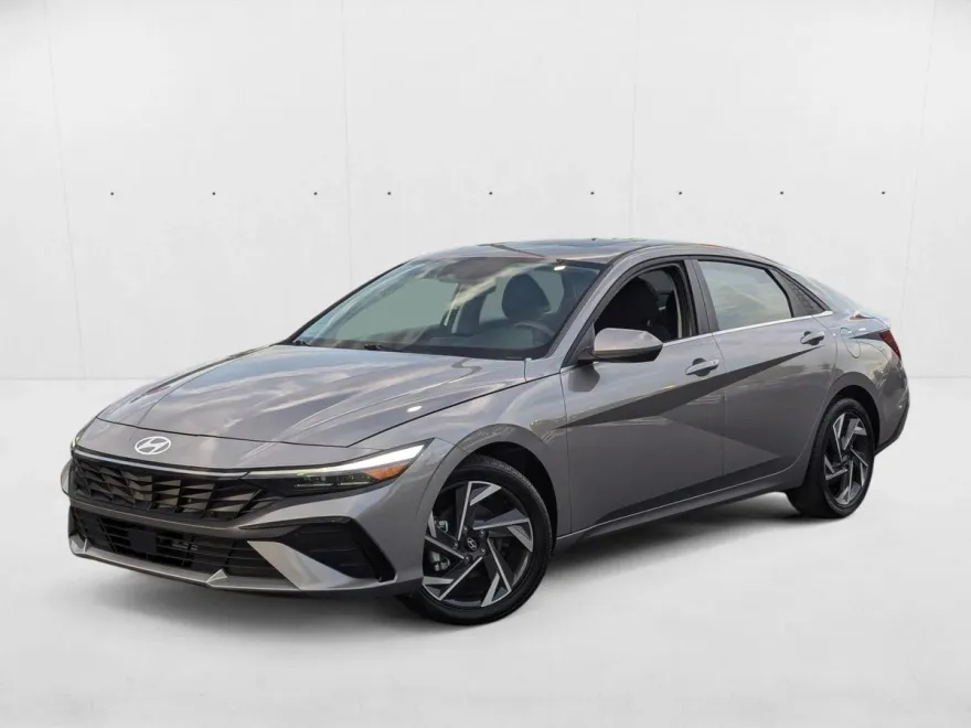 2024 Hyundai Elantra SEL Convenience photo 1